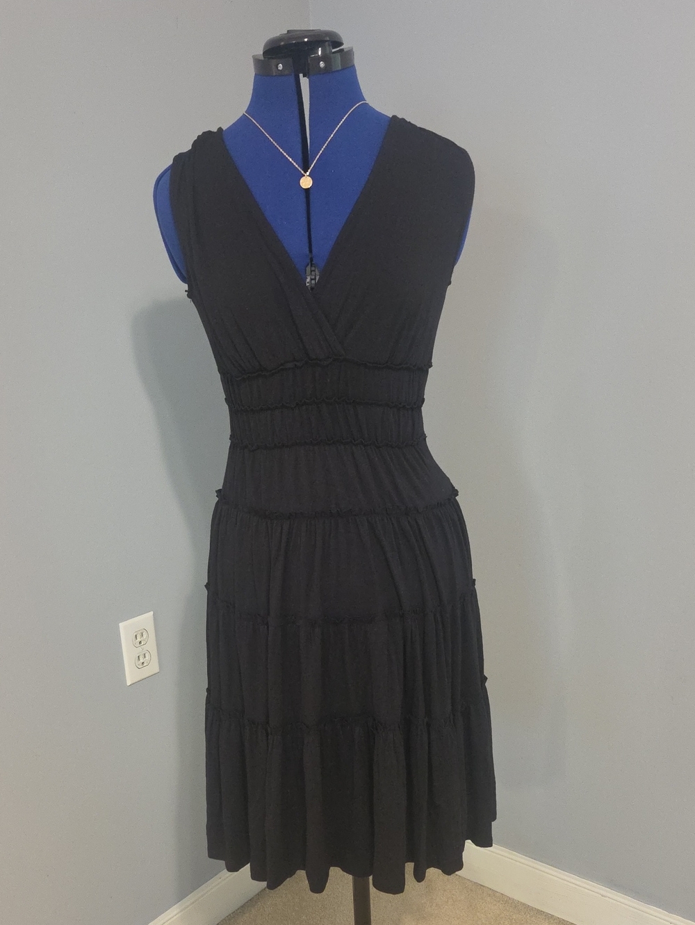 Signature by Sangria Black Sleeveless V-Neck Tiered Midi Dress